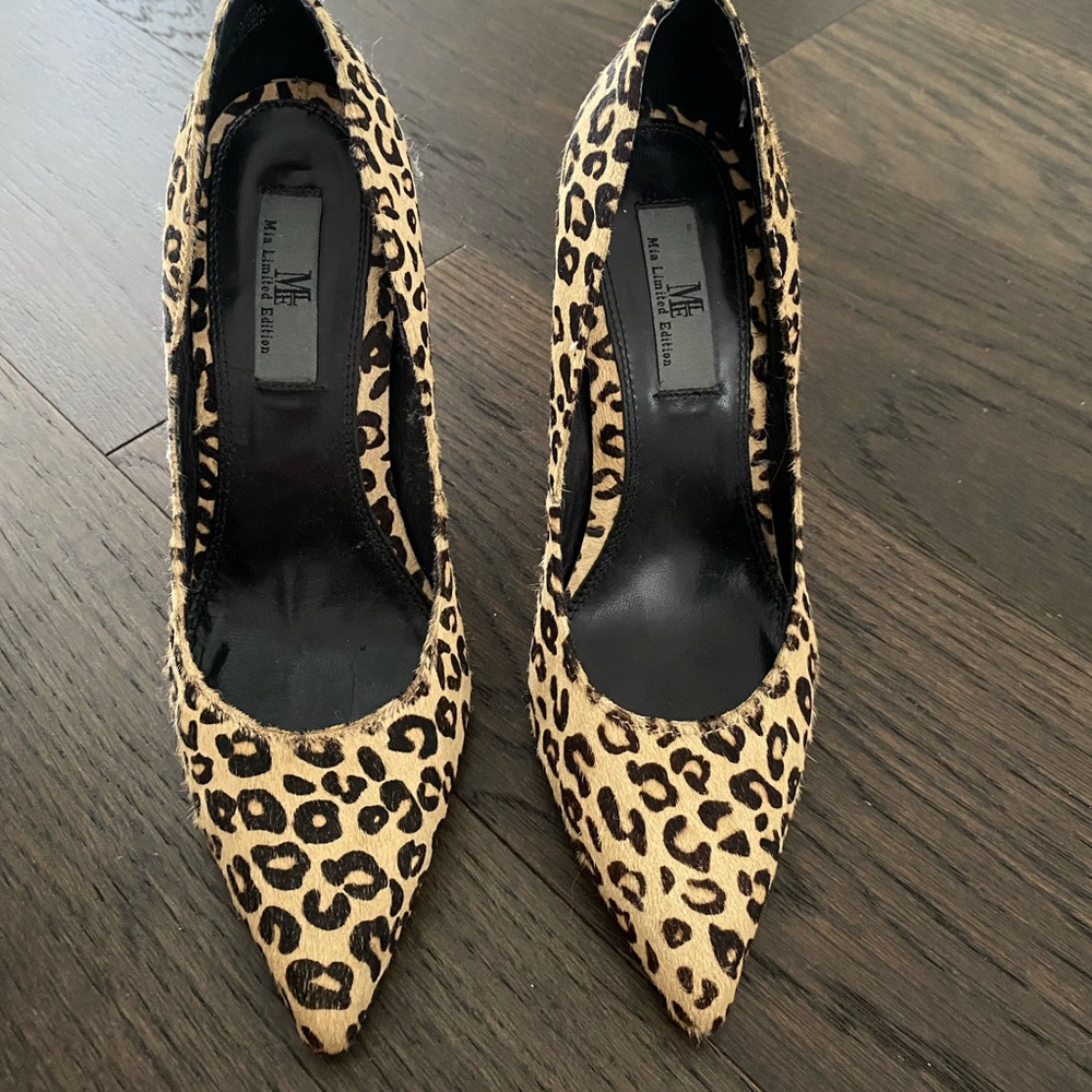 Leopard pumps
